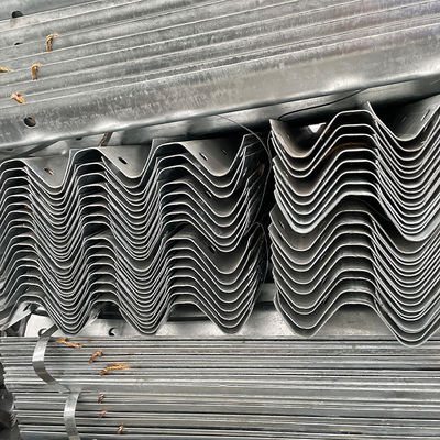 2.7mm/3.0mm πάχος Ζυγισμένο χάλυβα W Beam Guardrail για την οδική ασφάλεια Q235 Q345