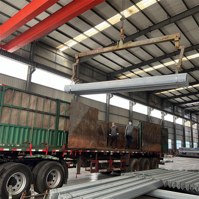 Προσαρμοσμένο κυματοειδές W Beam Highway Guardrail Τραffic Barrier για εξωτερική ασφάλεια