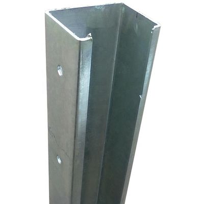 Προσαρμοσμένο C Post για ζεστό βύθιση Ζυγισμένο Highway Guardrail Εγγυημένη αντι-διάβρωση