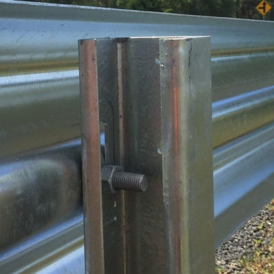 Προσαρμοσμένο C Post για ζεστό βύθιση Ζυγισμένο Highway Guardrail Εγγυημένη αντι-διάβρωση