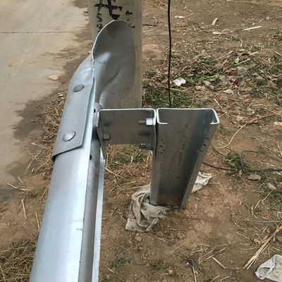 Προσαρμοσμένο C Post για ζεστό βύθιση Ζυγισμένο Highway Guardrail Εγγυημένη αντι-διάβρωση
