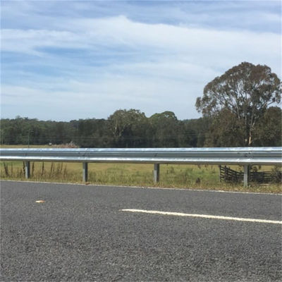 Ζυγισμένο W Beam Highway Guardrail με τεχνολογία θερμής ζυγισμένης και ψυχρής έλασης